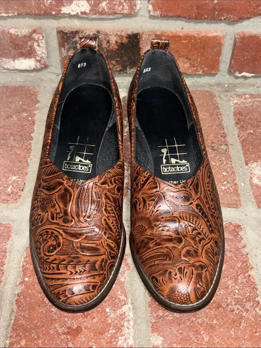 Vintage Tic Tac Toes Embossed Tooled Leather Floral Detail Made in USA Size 9